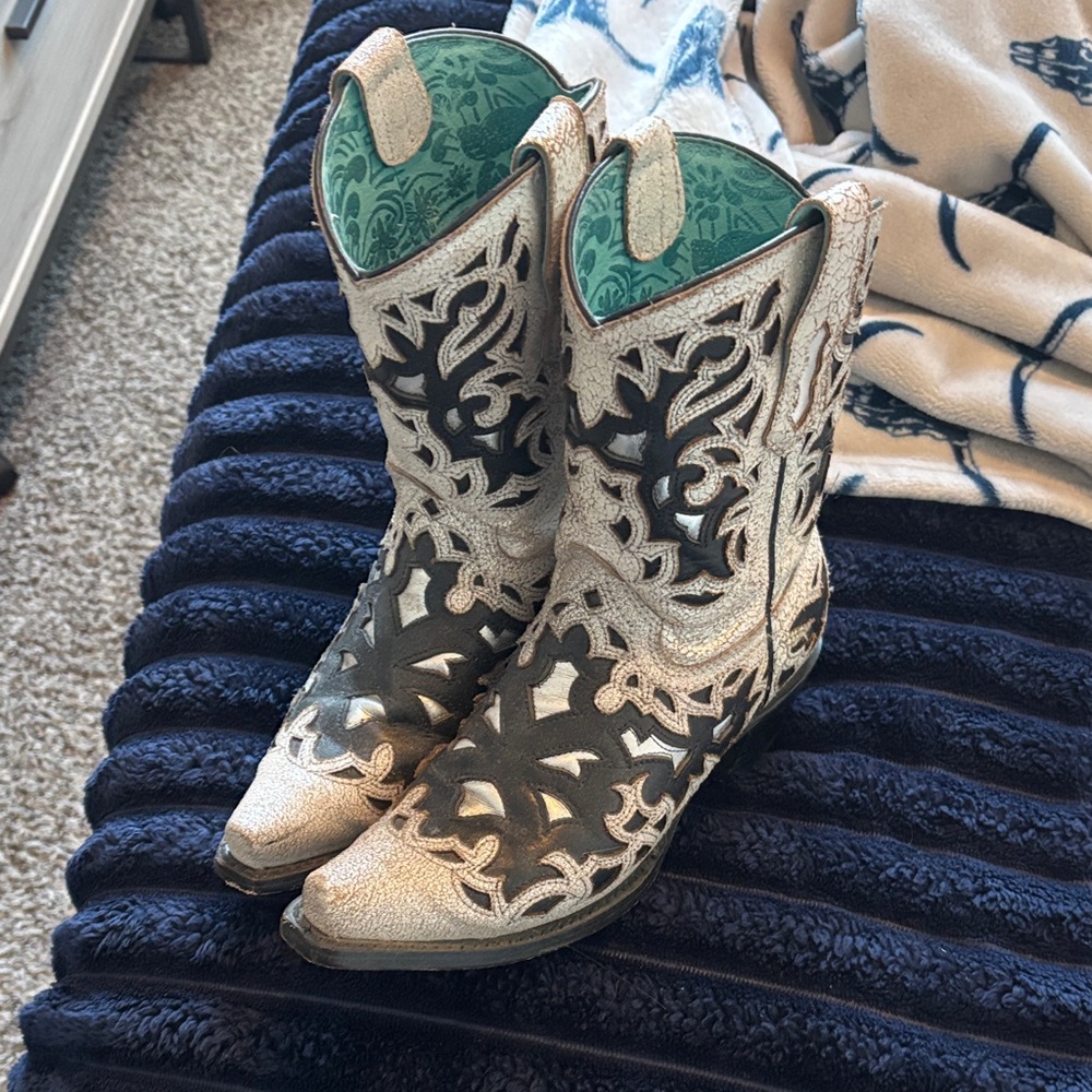 Corral Boots silver and black